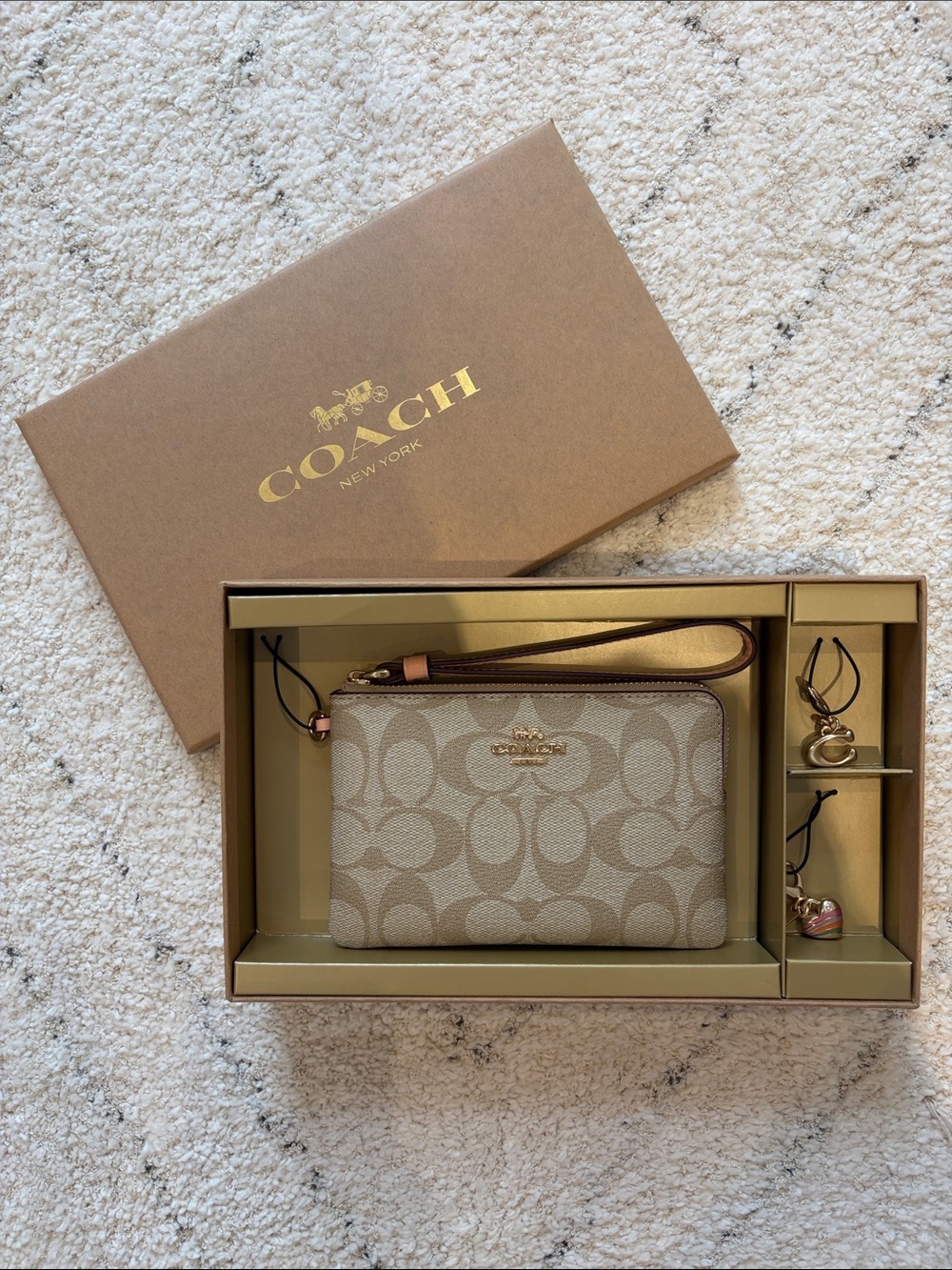 NEW Coach Signature Canvas Zip Wristlet in Khaki/Chalk